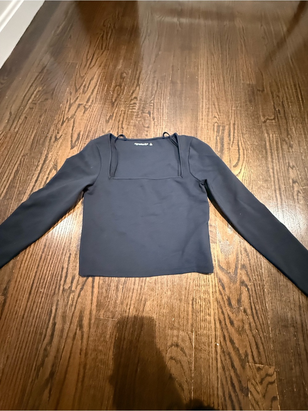 Black Long-Sleeve Square Neck white strap Top Abercrombie & fitch